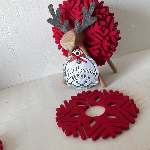 Coasters, felt! Absolutely adorable! Reindeer hold 8 felt coasters. Cute! - Picture 4 of 5